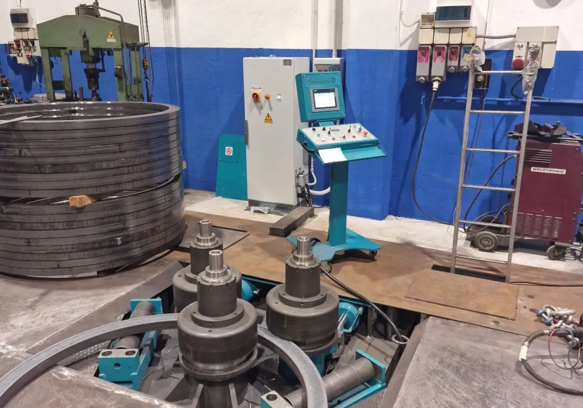 Instalé otra máquina dobladora de perfiles