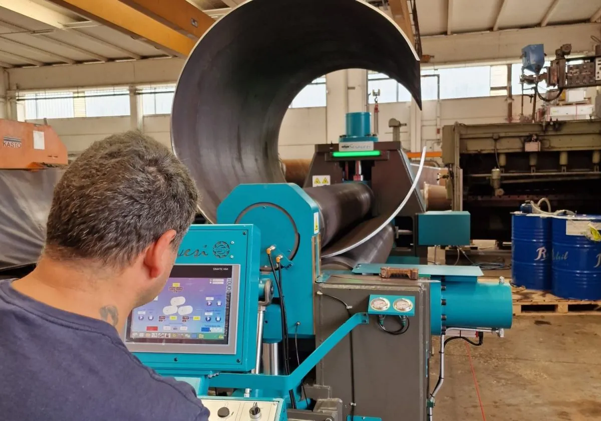 La nostra ultima installazione di Calandra per lamiere a 3 rulli